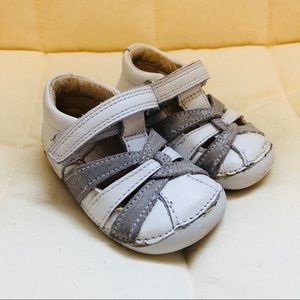 Baby/toddler Clarks white/silver sandals size 2.5